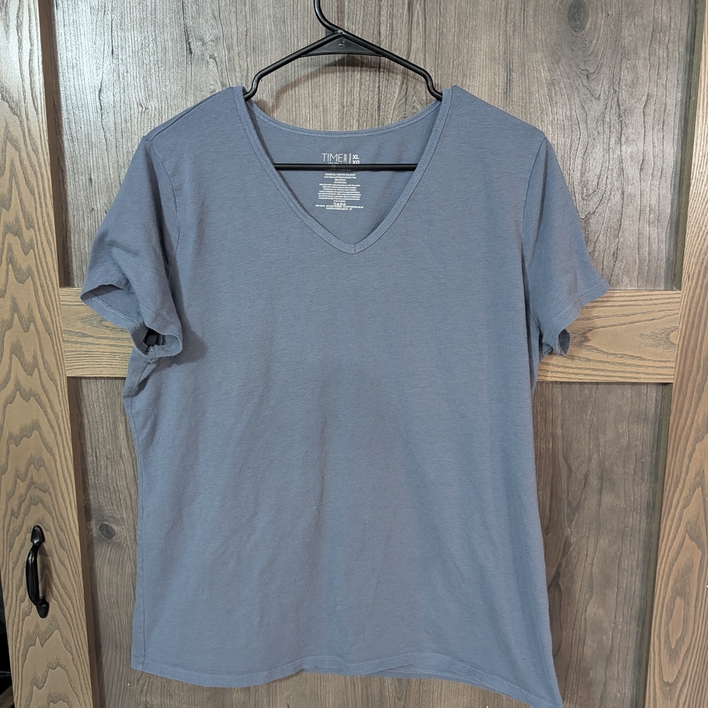 Time and Tru Women's Short Sleeve V-Neck Tee - Gray